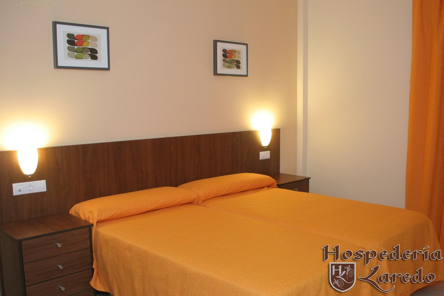 Hospederia Laredo Hotel La Carlota Exterior photo