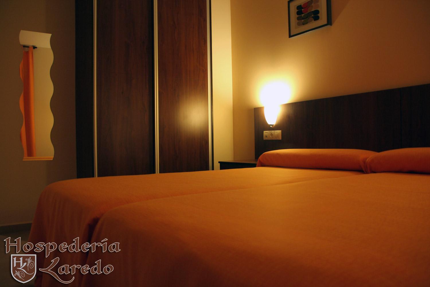 Hospederia Laredo Hotel La Carlota Exterior photo